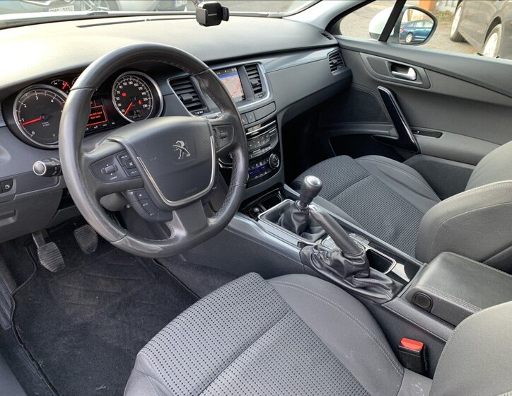 Peugeot 508 Sedan / Limuzína 2,0 l 120 kw