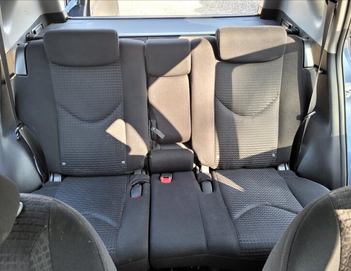 Toyota RAV4 SUV / Terénní 2,2 l 100 kw