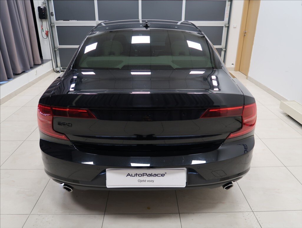 Volvo S90 Sedan / Limuzína 2,0 l 173 kw