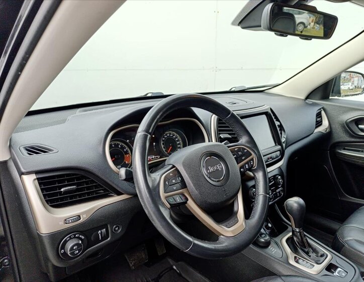 Jeep Cherokee SUV 3,2 l 200 kw