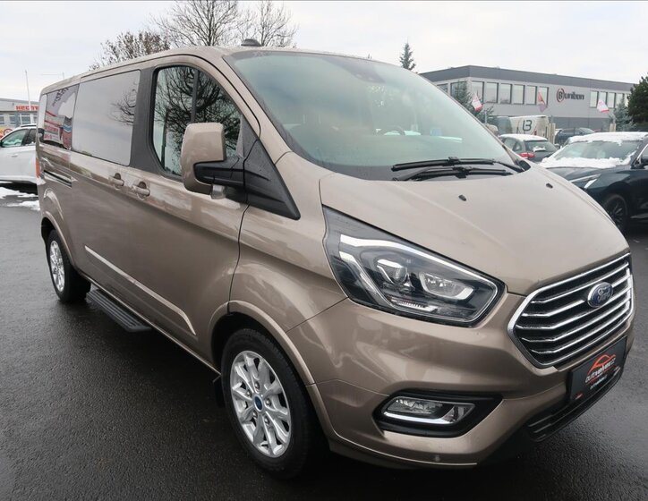 Ford Tourneo Custom 2