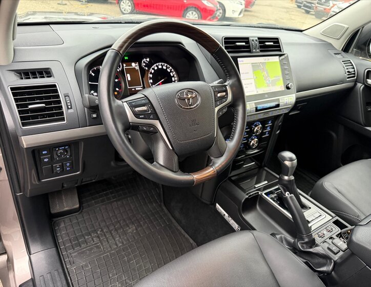 Toyota Land Cruiser SUV 2,8 l 150 kw