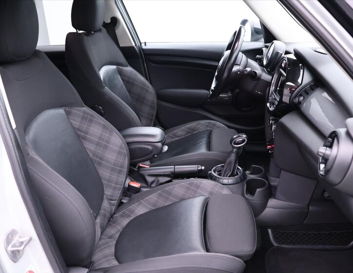 Mini Cooper Hatchback 1,5 l 100 kw