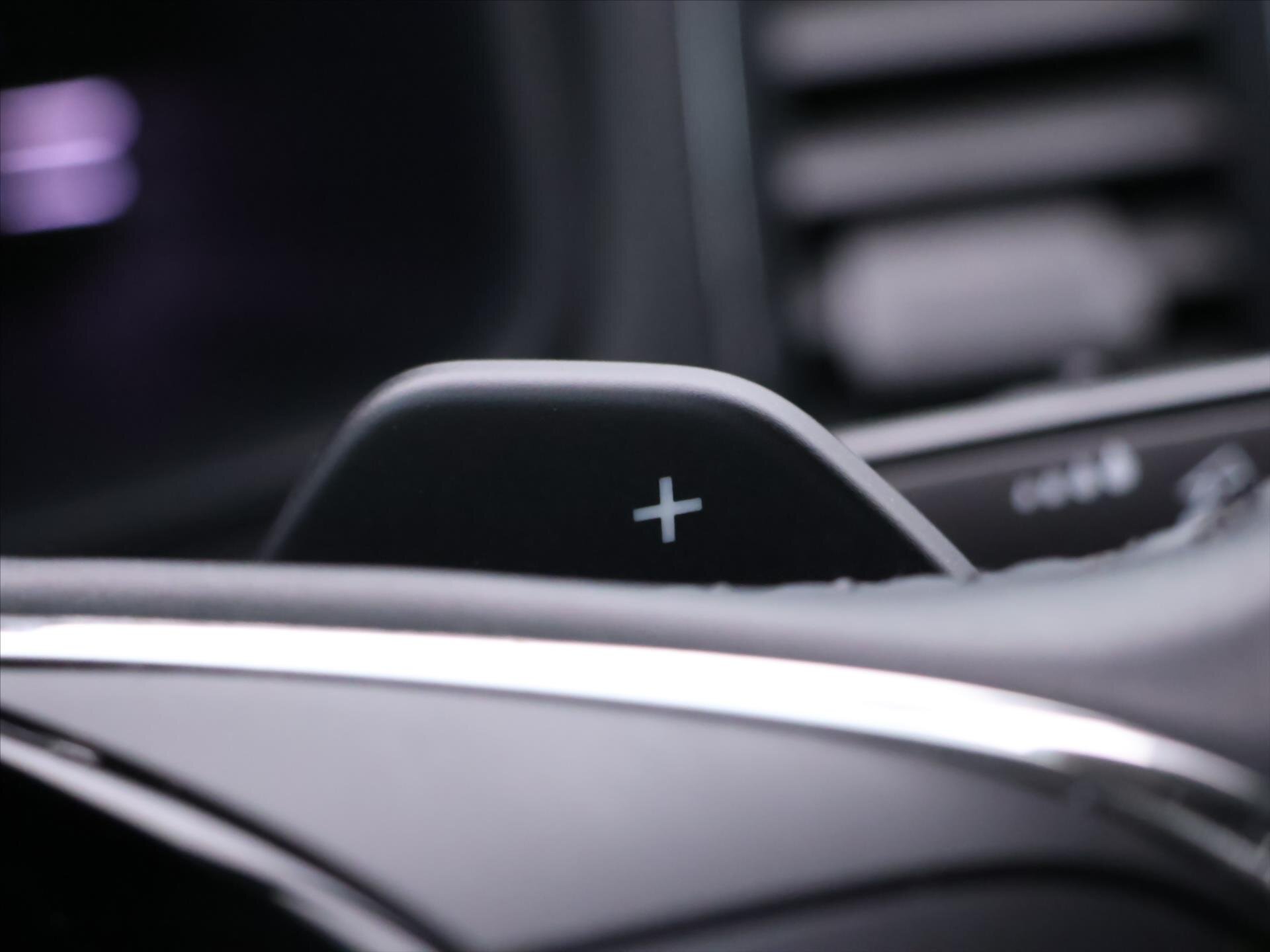 Škoda Karoq SUV 1,5 l 110 kw