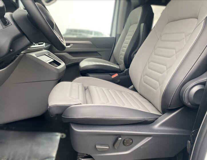 Volkswagen Caravelle 8