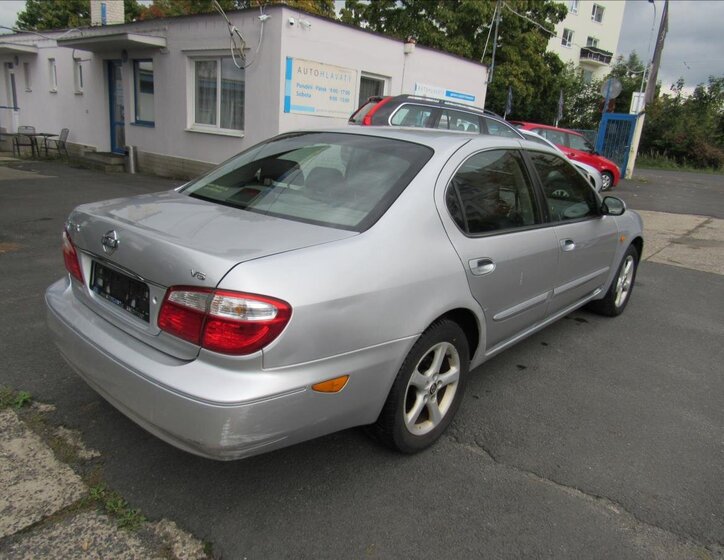 Nissan Maxima Sedan / Limuzína 2,0 l 103 kw