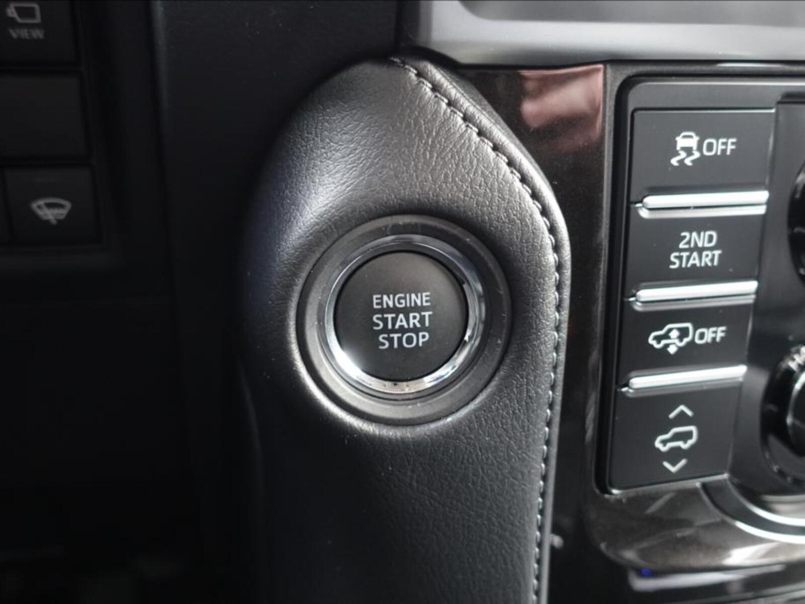 Toyota Land Cruiser 26