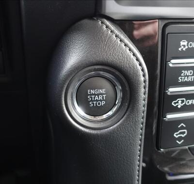 Toyota Land Cruiser 26