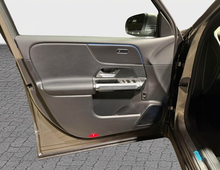 Mercedes-Benz EQB 10