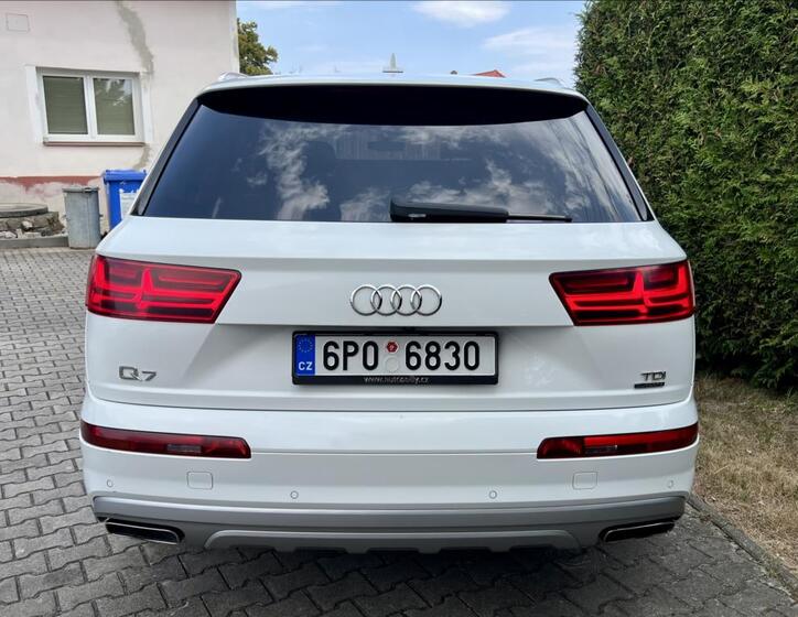 Audi Q7 5