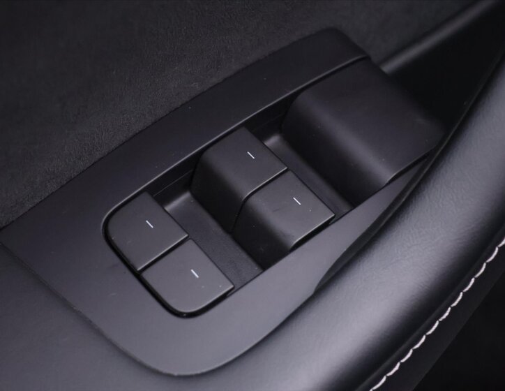 Tesla Model Y SUV / Terénní 0,0 378 kw