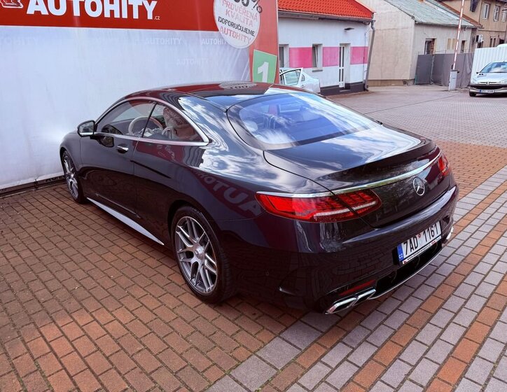 Mercedes-Benz Třídy S Kupé 4,0 l 450 kw