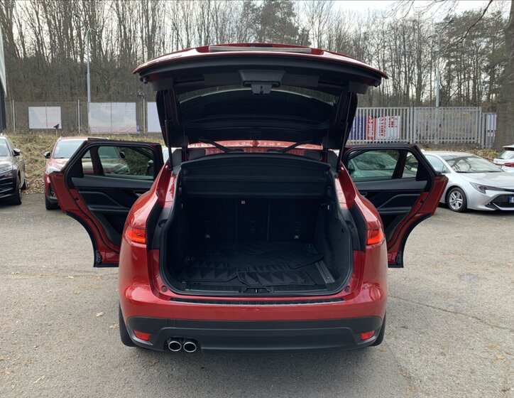 Jaguar F-Pace SUV / Terénní 2,0 l 132 kw