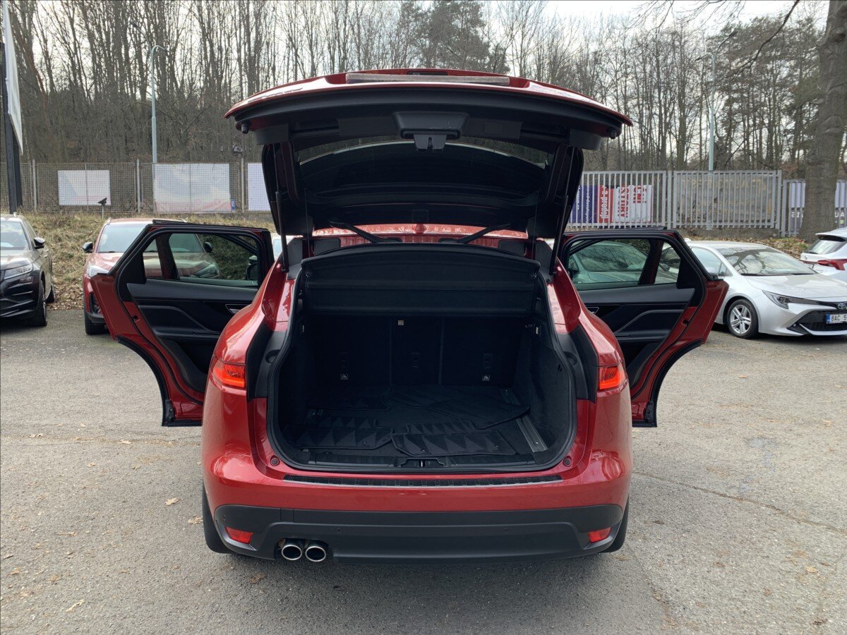 Jaguar F-Pace SUV / Terénní 2,0 l 132 kw
