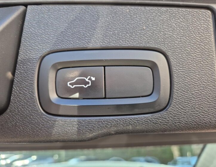 Volvo XC60 SUV / Terénní 2,0 l 140 kw