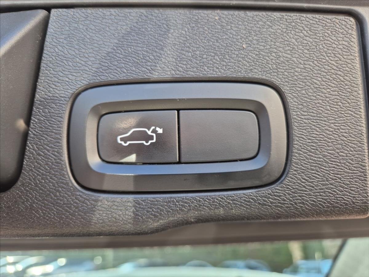 Volvo XC60 SUV / Terénní 2,0 l 140 kw