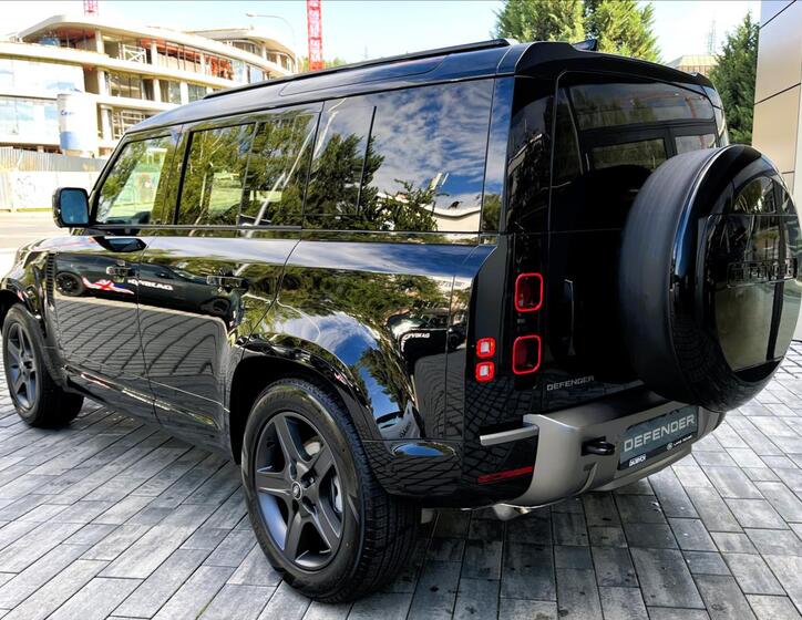 Land Rover Defender 4