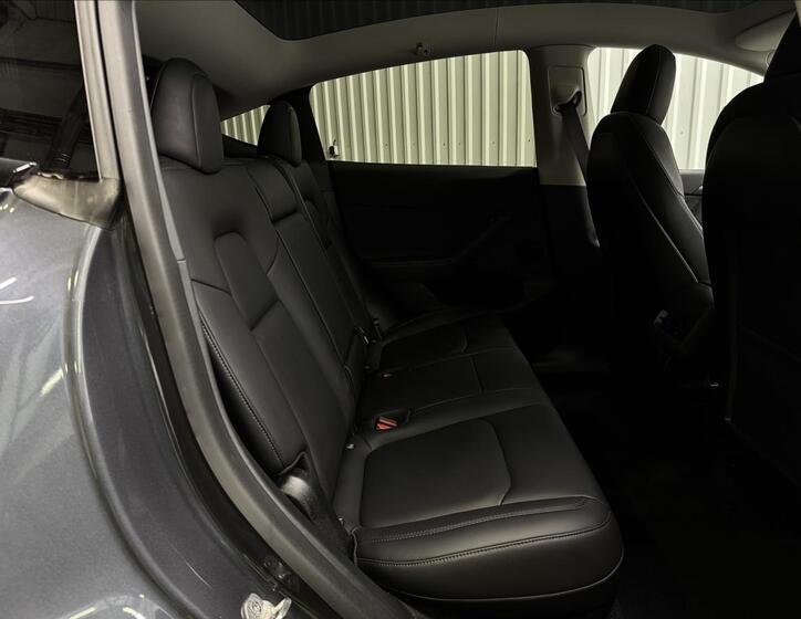 Tesla Model Y 30