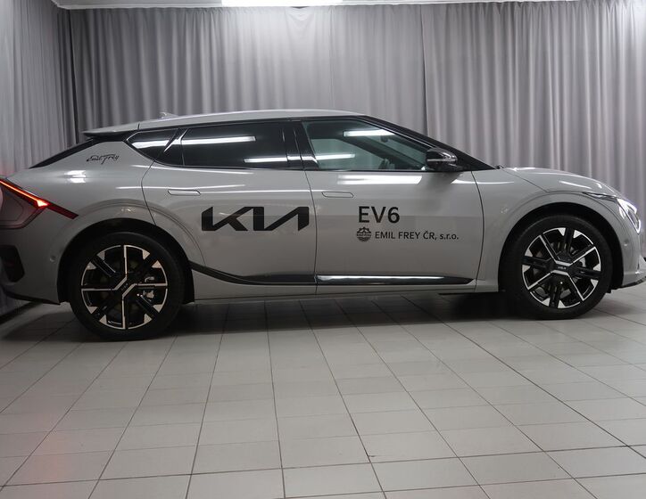 KIA EV6 4
