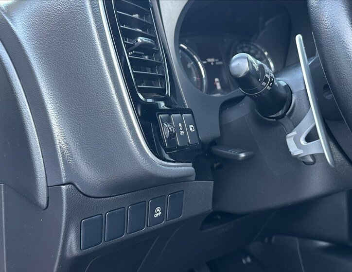 Mitsubishi Outlander 30