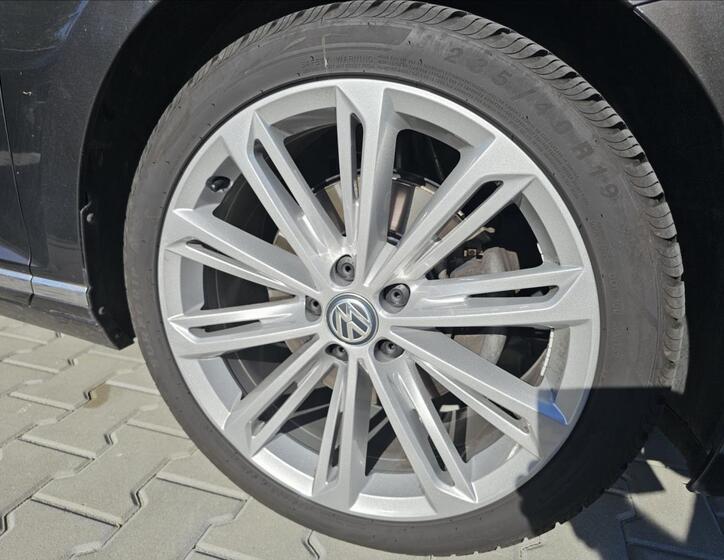 Volkswagen Passat 40