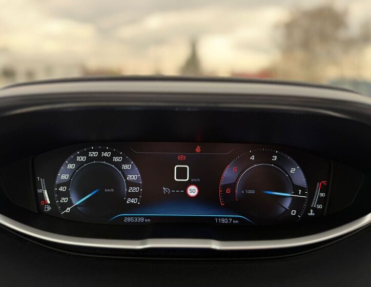 Peugeot 5008 SUV / Terénní 2,0 l 110 kw