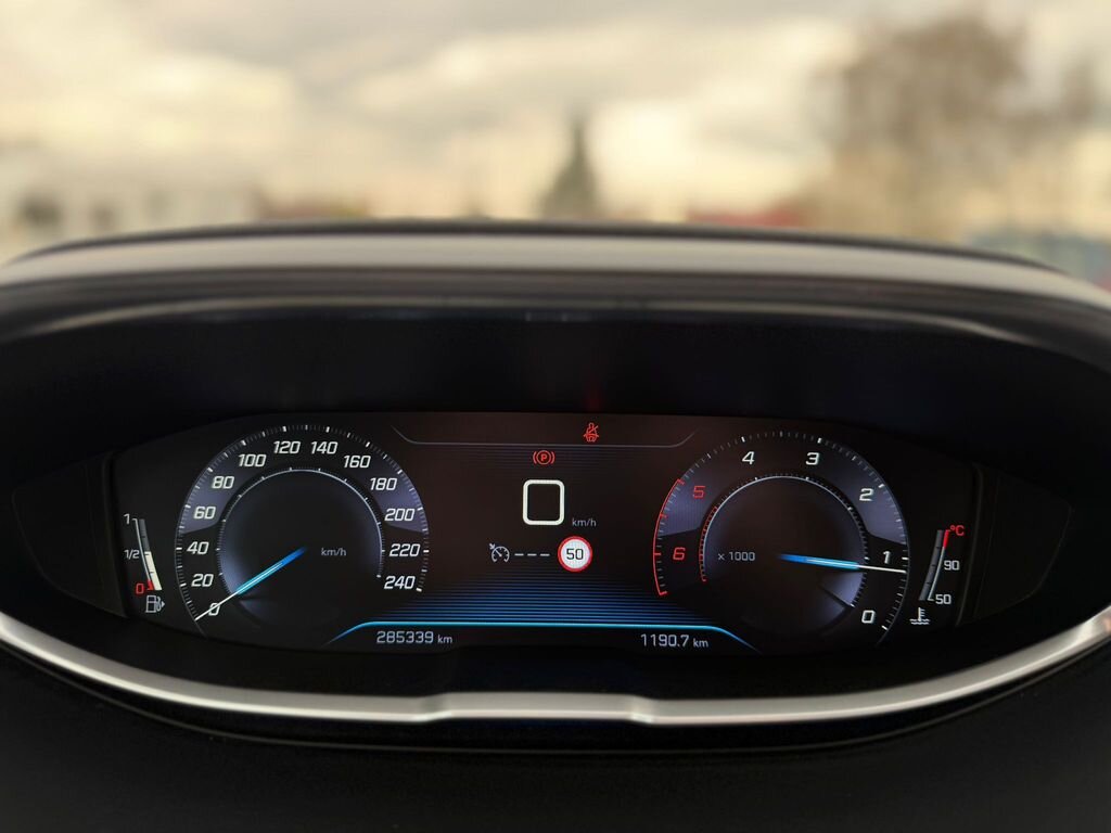 Peugeot 5008 SUV / Terénní 2,0 l 110 kw