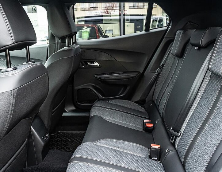 Peugeot 2008 SUV 1,2 l 0