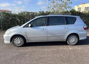 Toyota Avensis Verso 4