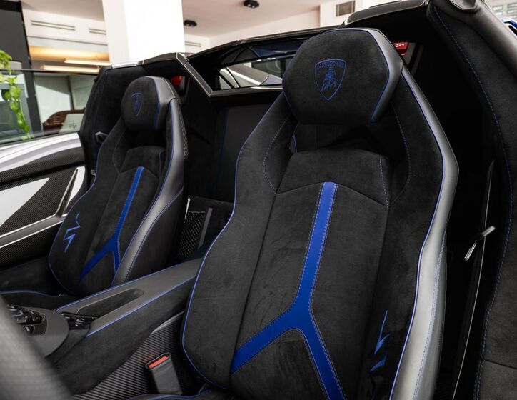 Lamborghini Aventador 7