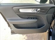 Volvo XC40 SUV / Terénní 2,0 l 145 kw