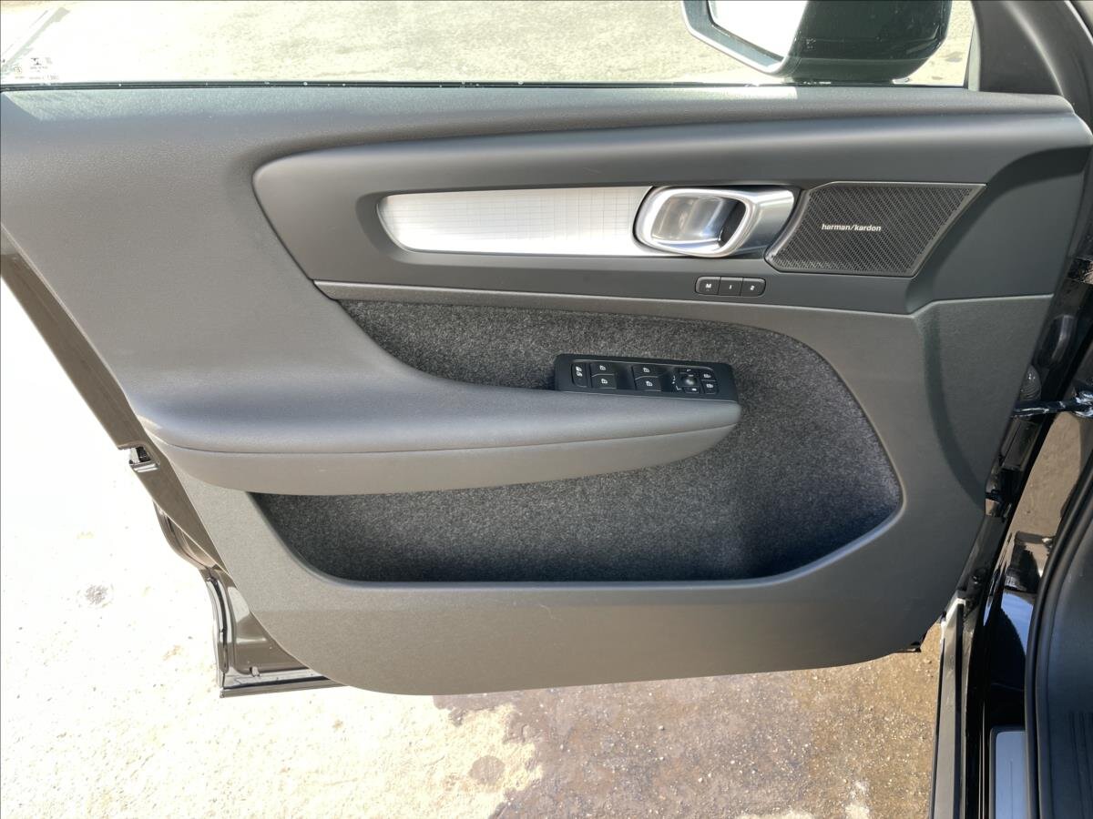 Volvo XC40 SUV / Terénní 2,0 l 145 kw