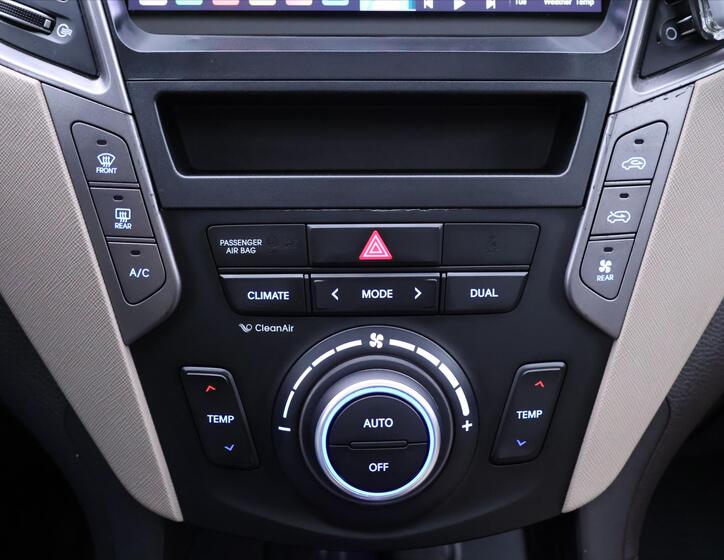 Hyundai Grand Santa Fe 27