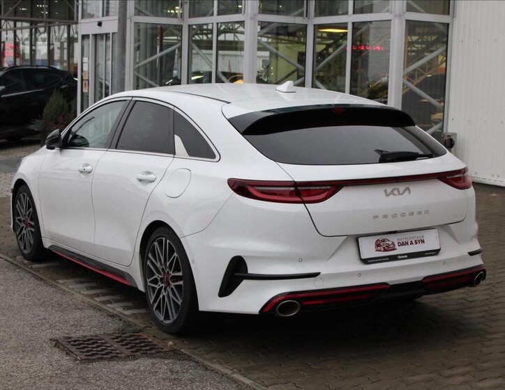 KIA ProCeed 4