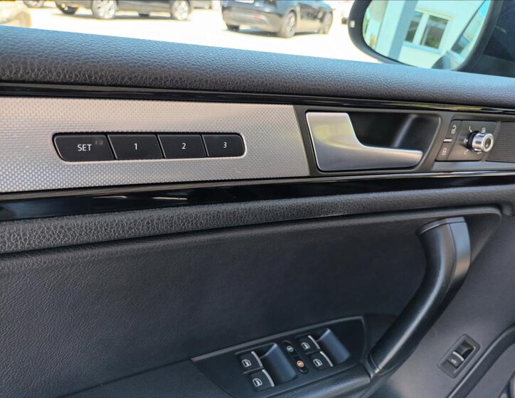 Volkswagen Touareg SUV / Terénní 3,0 l 176 kw