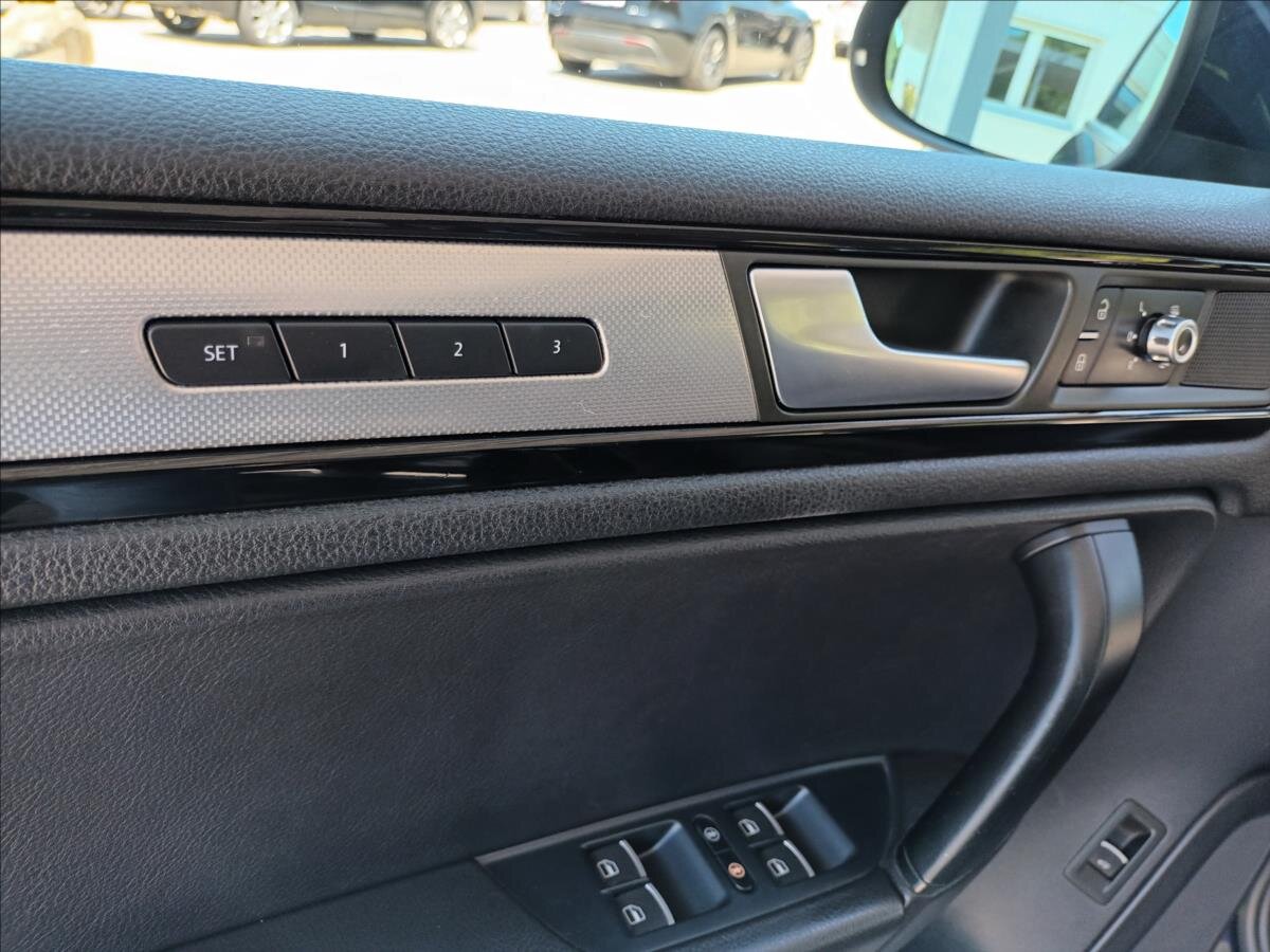 Volkswagen Touareg SUV / Terénní 3,0 l 176 kw