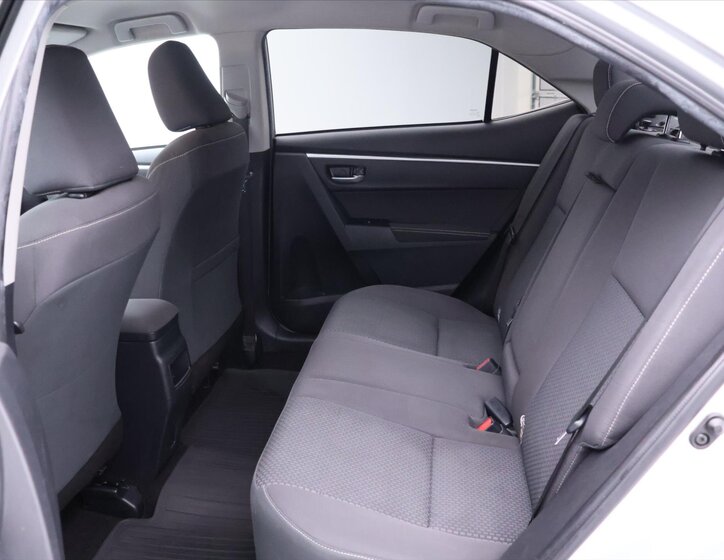 Toyota Corolla Sedan / Limuzína 1,6 l 97 kw