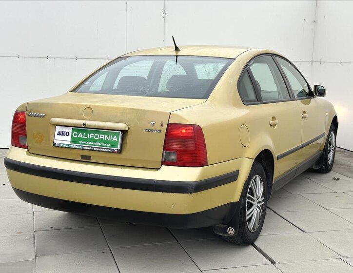 Volkswagen Passat Sedan / Limuzína 1,9 l 81 kw