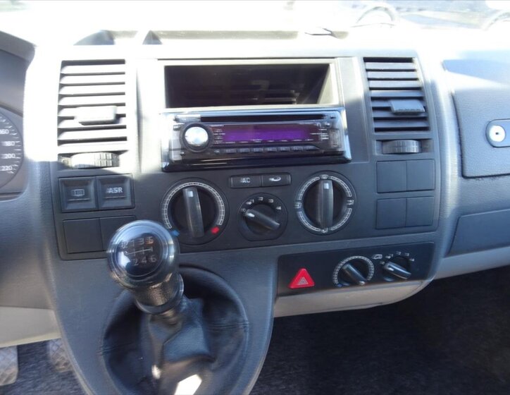 Volkswagen Caravelle MPV 2,5 l 96 kw