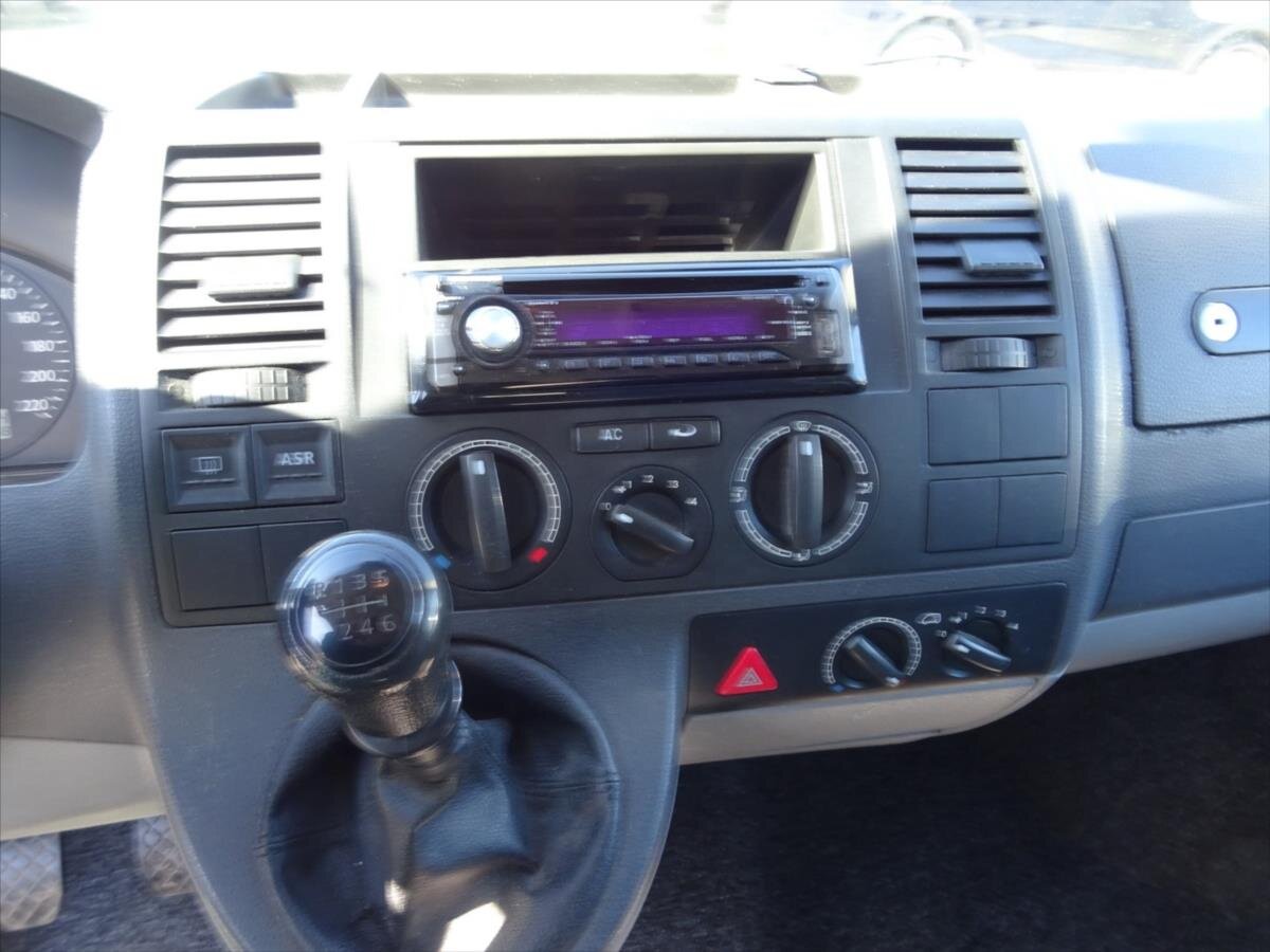 Volkswagen Caravelle MPV 2,5 l 96 kw