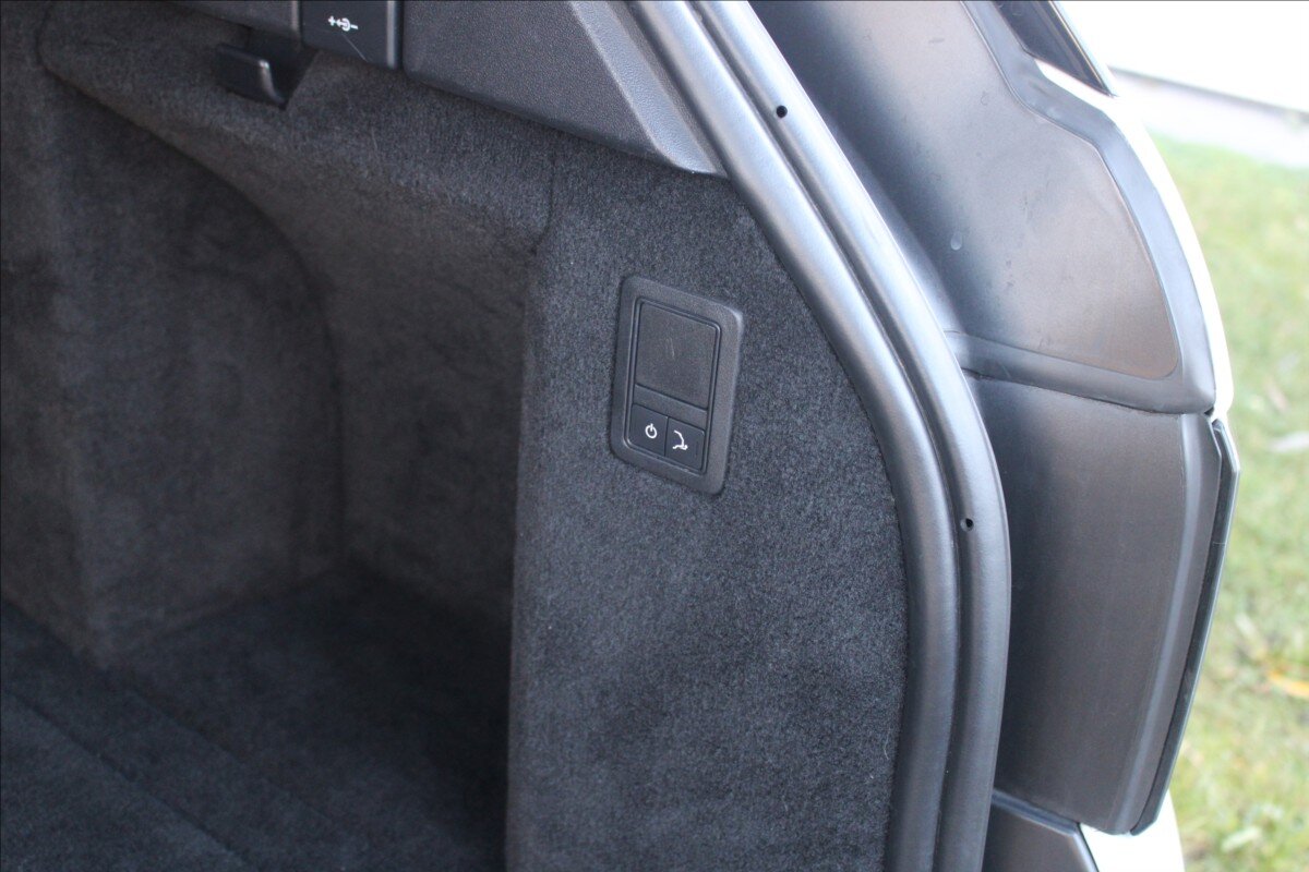 Land Rover Range Rover Sport SUV 4,4 l 250 kw