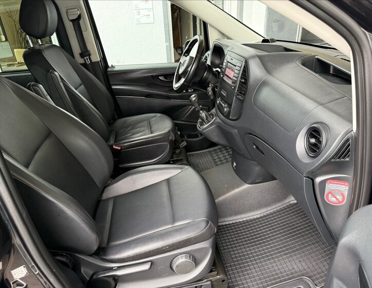 Mercedes-Benz Vito 12