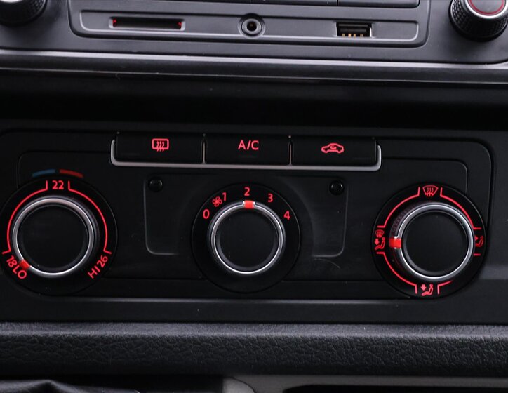 Volkswagen Transporter Kombi 2,0 l 62 kw