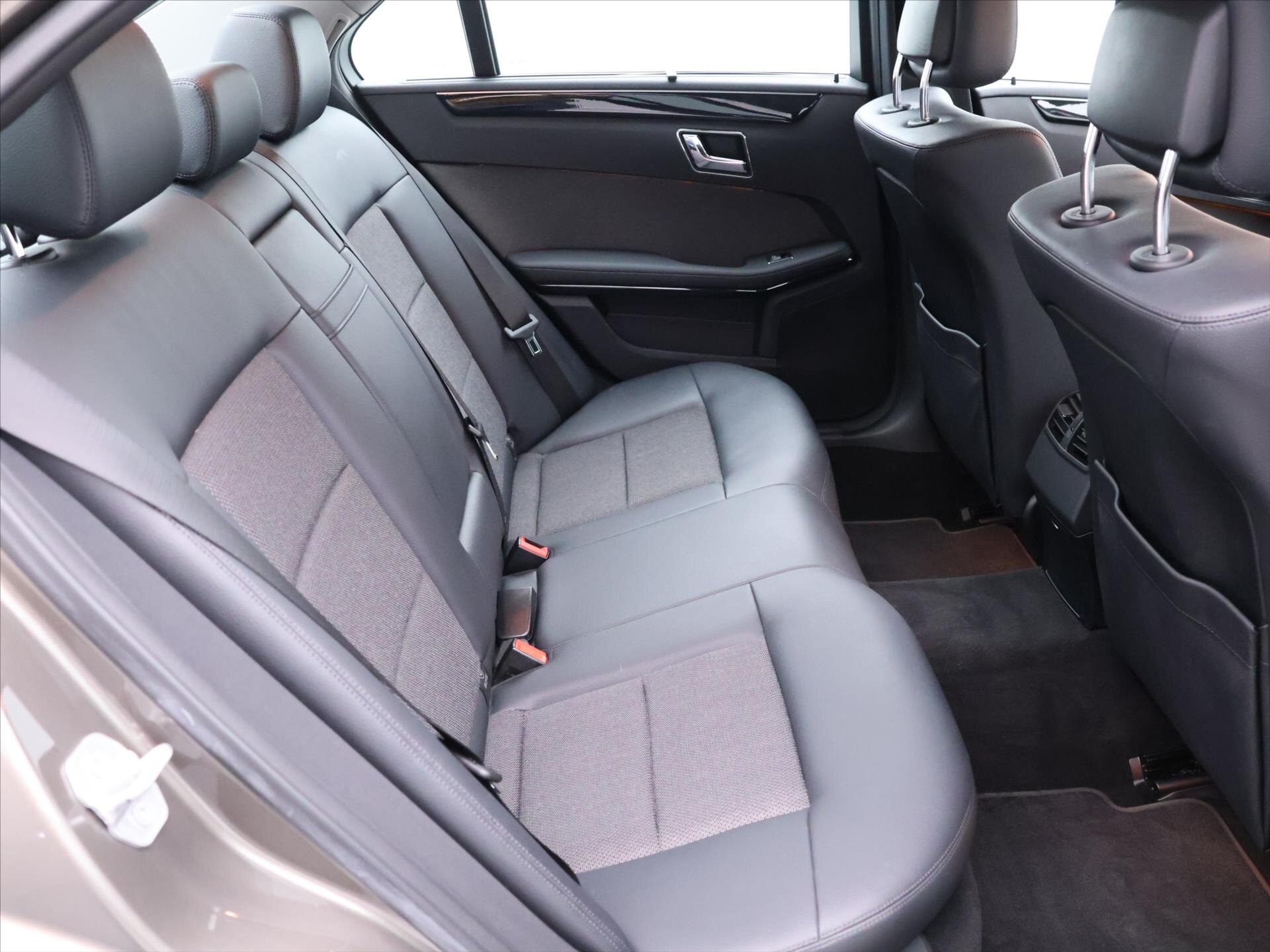 Mercedes-Benz Třídy E Sedan / Limuzína 3,0 l 150 kw