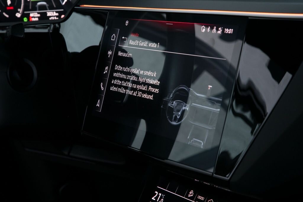 Audi e-tron SUV / Terénní 0,0 300 kw