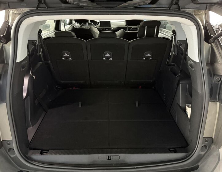 Peugeot 5008 SUV 2,0 l 110 kw