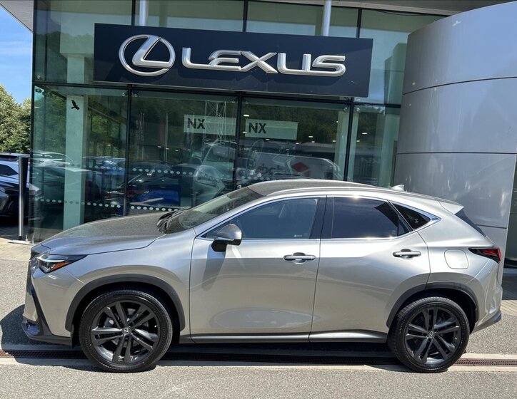 Lexus NX 450h+ SUV / Terénní 2,5 l 227 kw