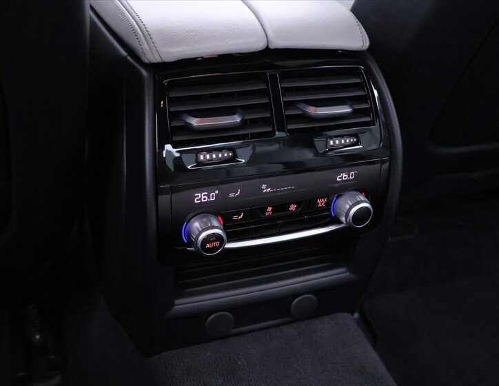 BMW M5 Sedan / Limuzína 4,4 l 441 kw