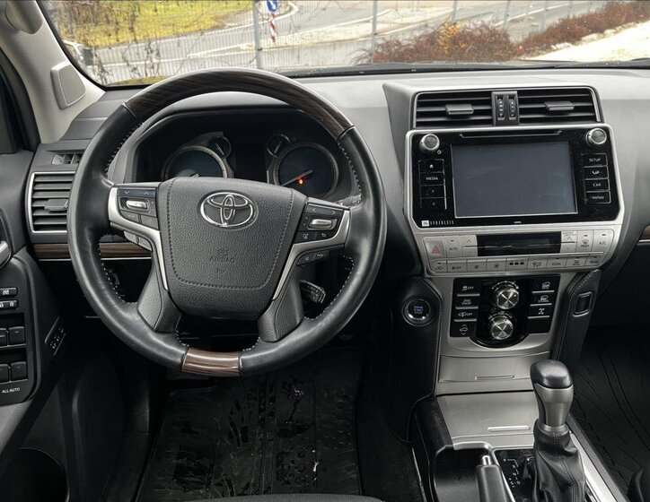 Toyota Land Cruiser 12