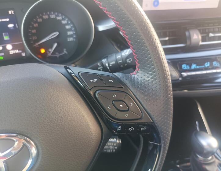 Toyota C-HR 13